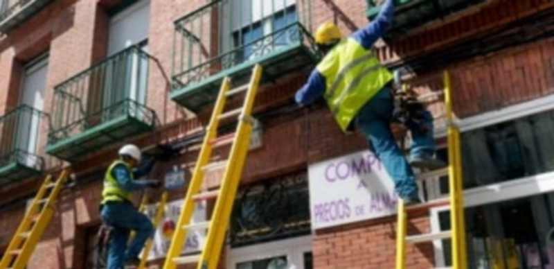 Más del 90 por ciento de los extranjeros dados de alta en Segovia son trabajadores por cuenta ajena. / Kamarero