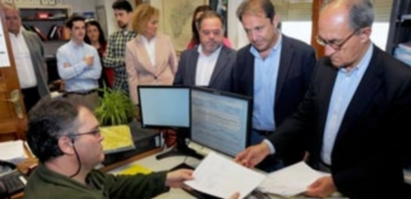 Javier Reguera entrega la documentación de las candidaturas del PSOE en Segovia en presencia de Gordo y Montes./ Kamarero