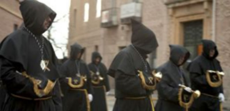 Imagen de una de las procesiones de Semana Santa en el barrio de San Andrés. / Carlos Jové.