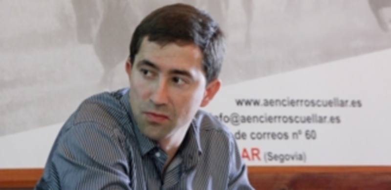 El presidente de Encierros de Cuéllar durante un acto. / Gabriel Gómez