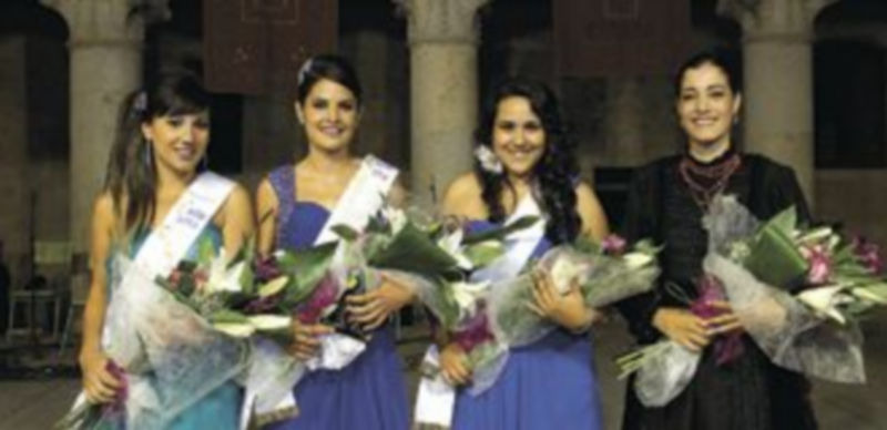 La corregidora y sus damas junto a la corregidora de 2013