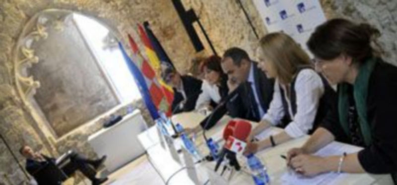 La Sala Capitular del campus de Santa Cruz la Real albergó la presentación de las actividades de Hay Festival. / Juan Martín.