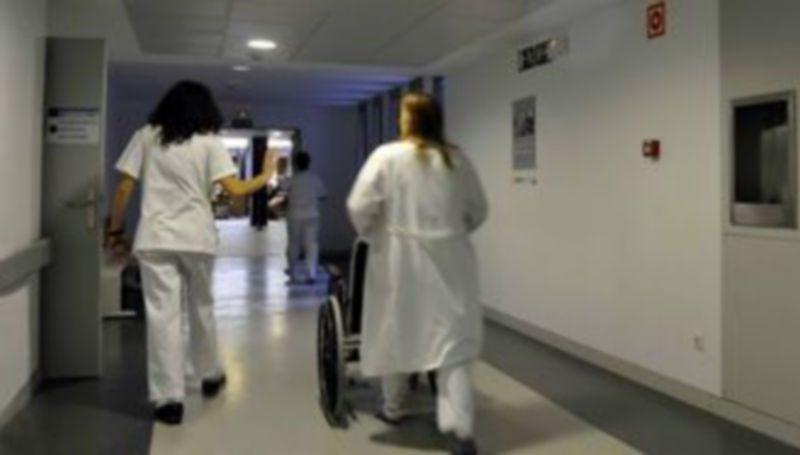Foto de archivo de uno de los pasillos del Hospital General de Segovia. / Juan Martín.