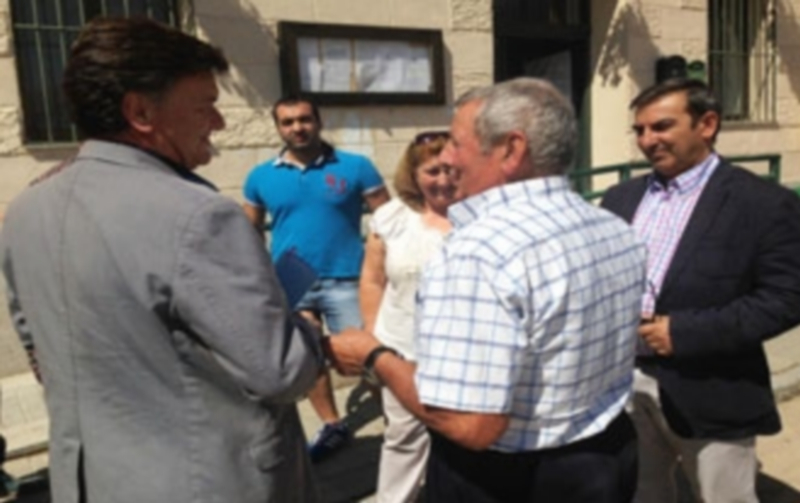 El Presidente de la Diputación se reunió con la alcaldesa y los concejales para tratar asuntos del pueblo/El Adelantado