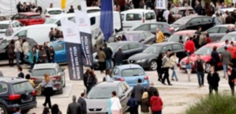 La empresa encargada de la instalación de la carpa es la misma que lo hizo en 2015. /C.N.