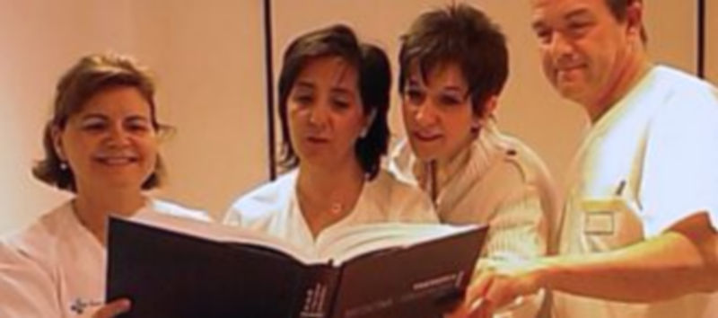 Cuatro médicos segovianos participan en el Tratado de Medicina de Urgencias 1 Los co-autores segovianos en la presentación del tratado en el Hospital General-/E. A.