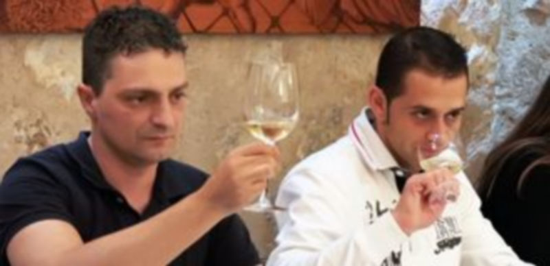 El chef gallego Óscar Rei (izquierda) y el segoviano Óscar Calle participaron en la cata de champagne. / El Adelantado
