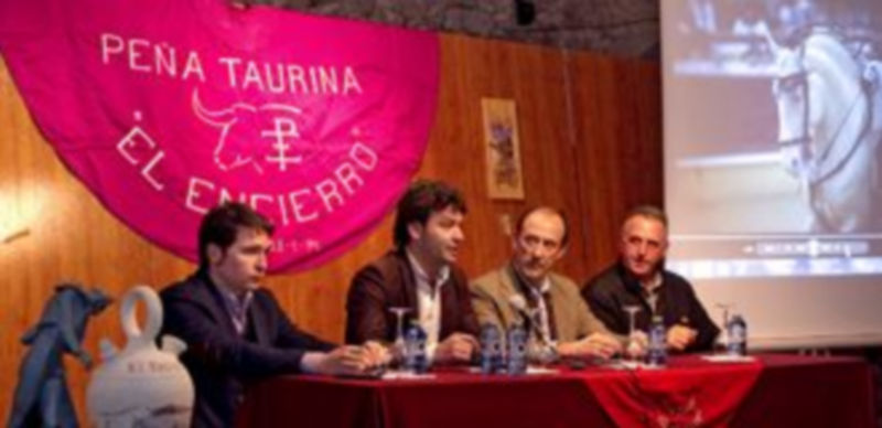 Los ponentes junto al moderador