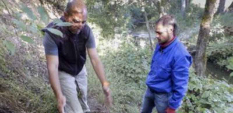 Operarios municipales desarrollando los trabajos de recuperación de la Senda. / El Adelantado