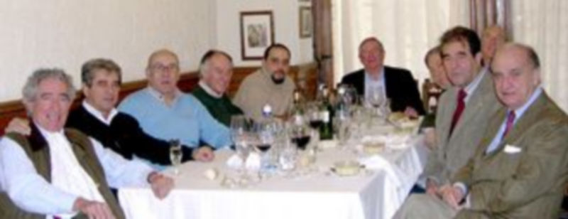 Los componentes de la tertulia de La Taurina en su almuerzo navideño./ P.P.