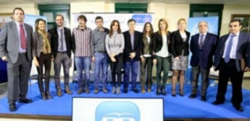 Participantes en las dos mesas de trabajo de ayer