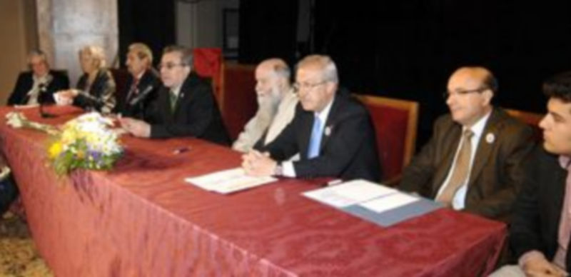 Imagen de la mesa presidencial del acto de homenaje a los antiguos alumnos