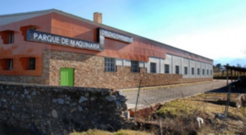 La Diputación tiene previsto ampliar el actual parque de maquinaria de Quitapesares. / Juan Martín