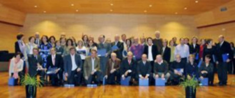 Foto de grupo de los empleados públicos que en 2010 se han jubilado y ayer recibieron el reconocimiento de la Junta de Castilla y León por la actividad desarrollada./Juan Martín