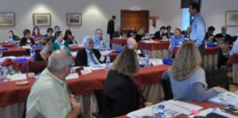 Alrededor de 30 profesionales sanitarios de 14 países participan en el programa de formación teórico y práctico./ J. Martín.