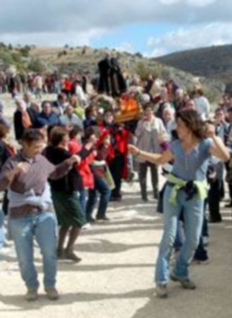 Andando hasta San Frutos 1 Procesión con la imagen de San Frutos durante la fiesta en honor al patrón de Segovia del pasado año. / Guillermo Herrero.
