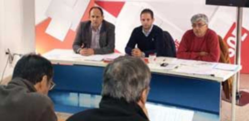 Un momento de la reunión entre responsables del PSOE con alcaldes y concejales de la provincia. / El Adelantado