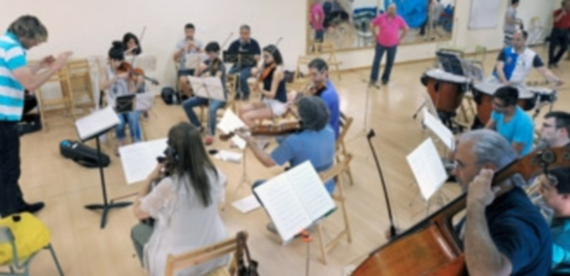 El colegio Villalpando alberga las sesiones de ensayo de la orquesta que representará la obra. / El Adelantado