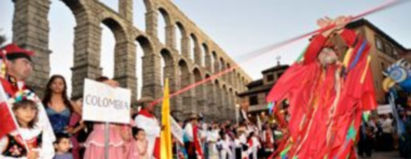 El programa “Nuevos segovianos” ofreció en 2009 el desfile “Fiesta de la Hispanidad”/Kamarero