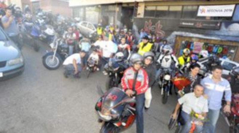 El c omienzo de la marcha tuvo un carácter benéfico y de apoyo a Segovia 2016. / Kamarero