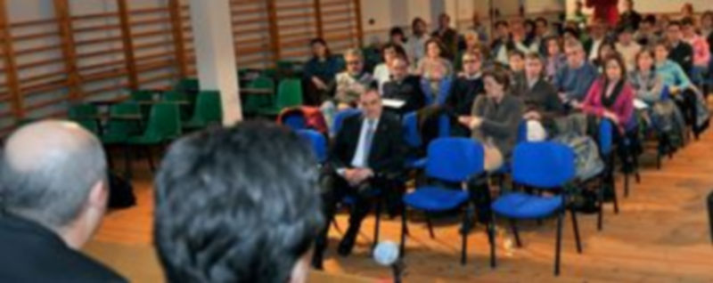 Cerca de un centenar de profesionales del sector participaron en la jornada informativa. /Kamarero