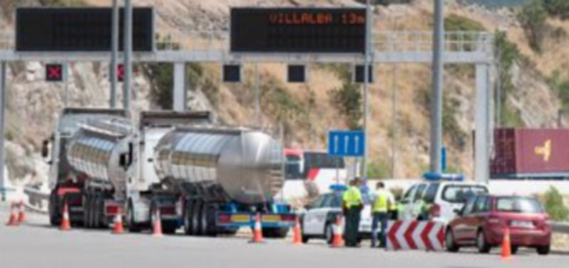 Los dos camiones que han estado más de un mes y medio inmovilizados junto al peaje de la AP-6