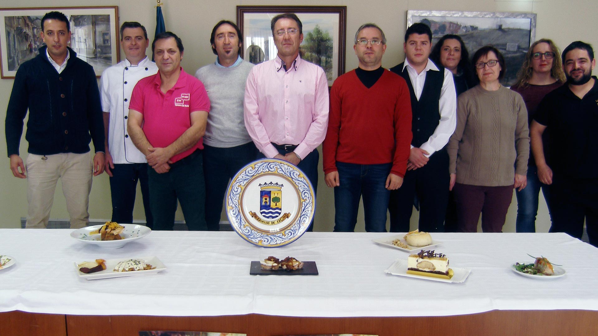Los representantes de los establecimientos, en la presentación de las tapas