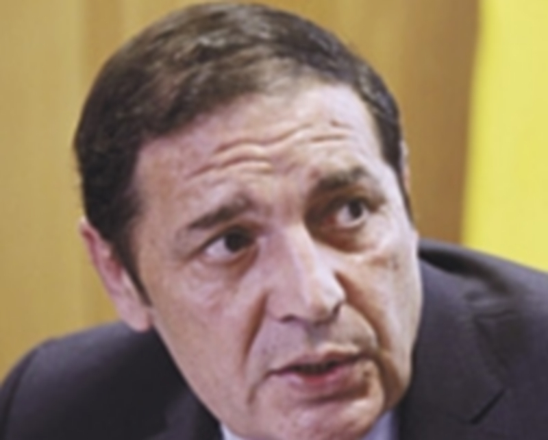 «No podemos mantener médicos sin trabajo mientras otros no dan abasto» 1 Antonio María Sáez.