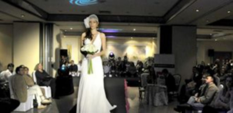 Un momento del desfile de novios del sábado. / Alberto Benavente