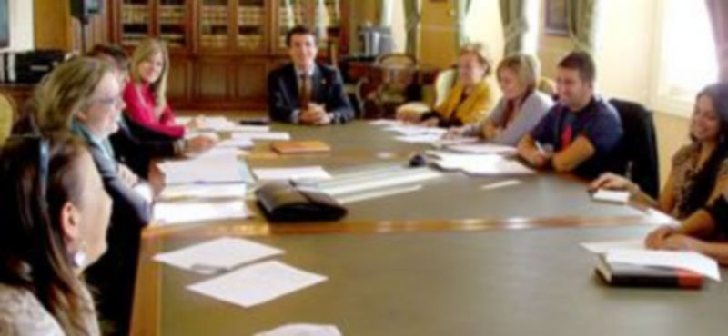 Un momento de la reunión de trabajo celebrada en el Ayuntamiento