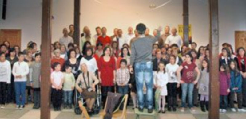 Numerosas personas han participado en el primer curso de las “Aulas para convivir cantando”. / EL ADELANTADO