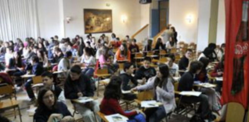La prueba literaria se desarrolló ayer en el Colegio Claret y congregó a participantes de más de veinte centros educativos de la provincia./ Juan Martín