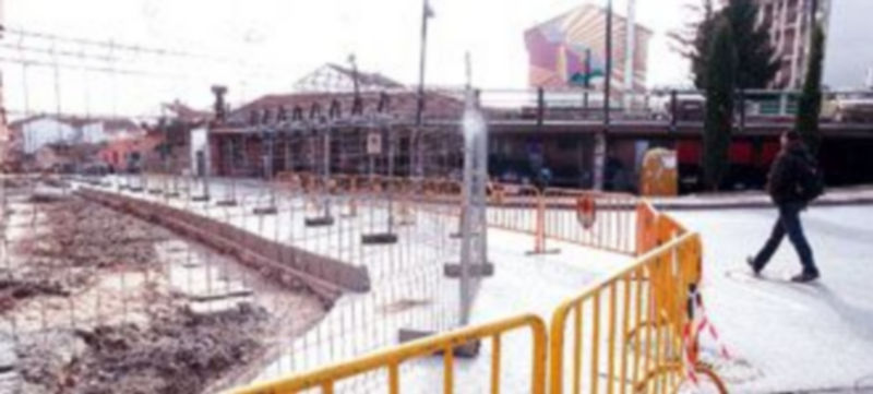 Esta semana  se han iniciado los trabajos en la calle Bartolomé de la Cueva. /GABRIEL GÓMEZ