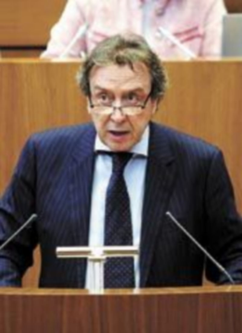 Histórico acuerdo para blindar los servicios públicos en el medio rural 1 El consejero de Presidencia