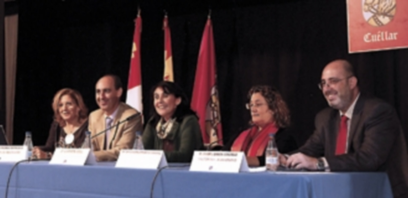 Autoridades durante el acto inaugural del curso 2013-2014 de la Universidad de la Experiencia. / Gabriel Gómez