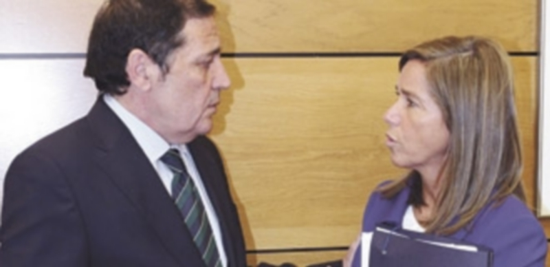 La Junta asumirá el coste del copago en los hospitales al no lograr frenarlo 1 El consejero de Sanidad