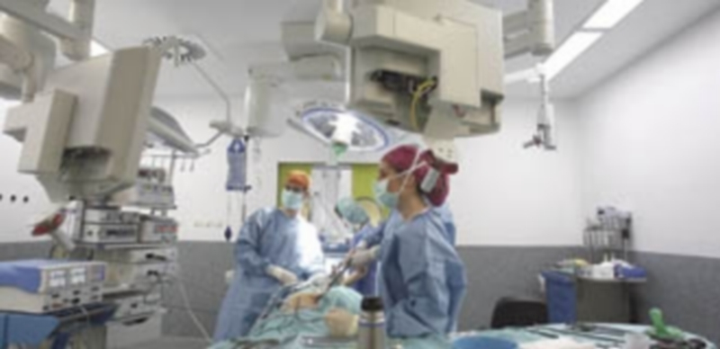 Operación con lamparoscopia de la pared abdominal en el Hospital Río Hortega de Valladolid. / Rubén Cacho (Ical)