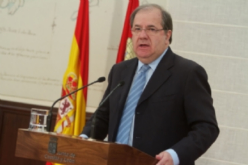 Herrera nombra a cuatro caras nuevas y refuerza a Rosa Valdeón 1 El presidente de la Junta