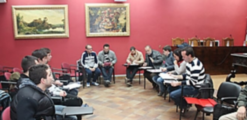 Asistentes a una de las reuniones de ‘Lude uribus’. / C. N.