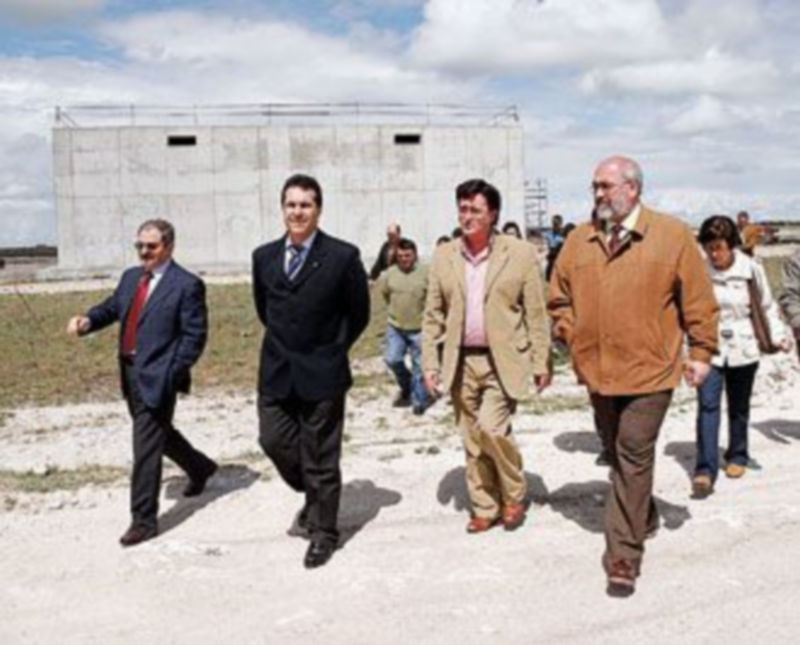 Autoridades y alcaldes de los pueblos afectados visitaron las instalaciones de los depósitos de agua./Gabriel Gómez