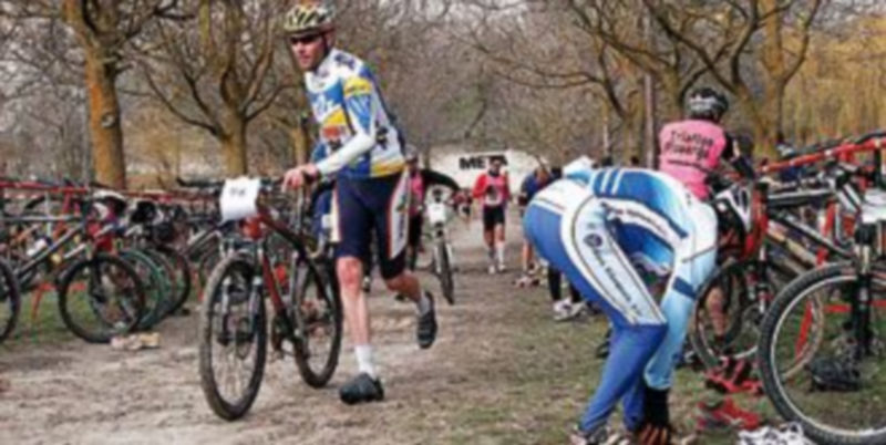 Algunos participantes en un momento del desarrollo de la prueba en la Huerta del Duque. / Gabriel Gómez