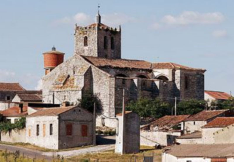 Estado actual de la Iglesia de Las Fuentes tras la retirada de parte de la cubierta./GABRIEL GÓMEZ