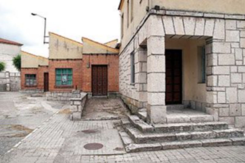 Antiguas aulas de párvulos y casa del conserje donde se construirá el nuevo edificio./GABRIEL GÓMEZ