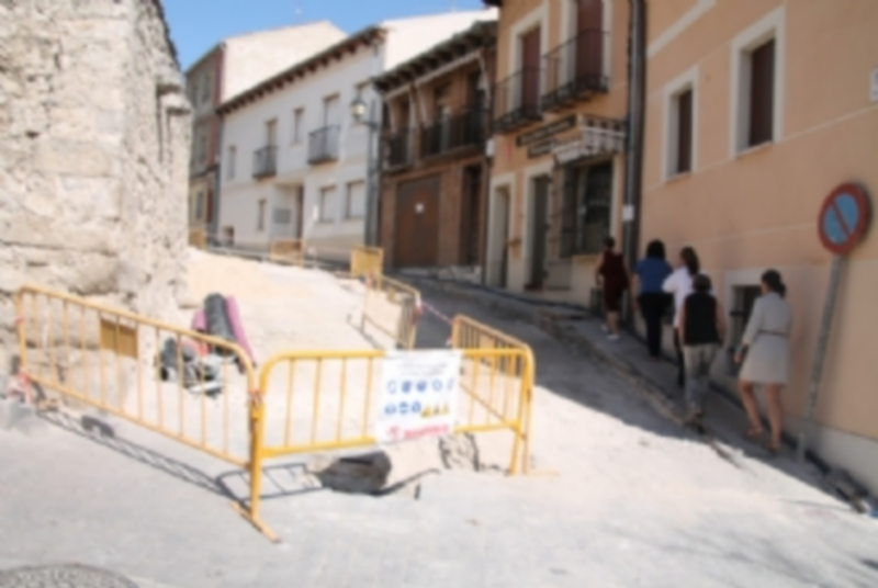 Estado de la calle San Esteban actualmente mientras se ejecutan las obras de adecuación. / C.N.