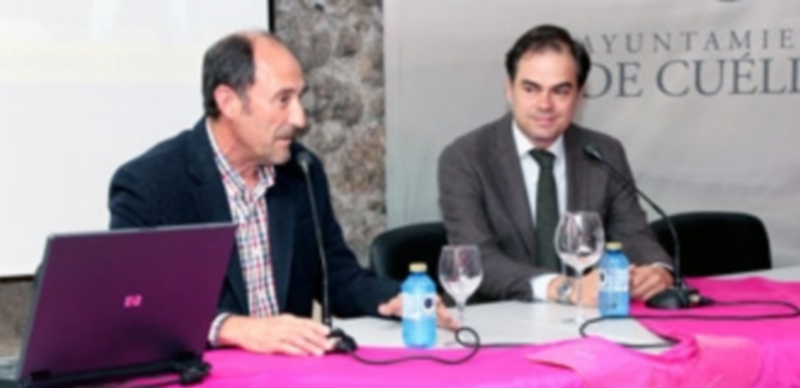 El ganadero Jesús Cobaleda (derecha) junto a Francisco Salamanca