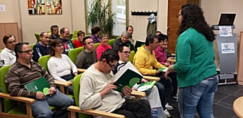 Los talleres contribuyen a la socialización de las personas con discapacidad./chantal Núñez