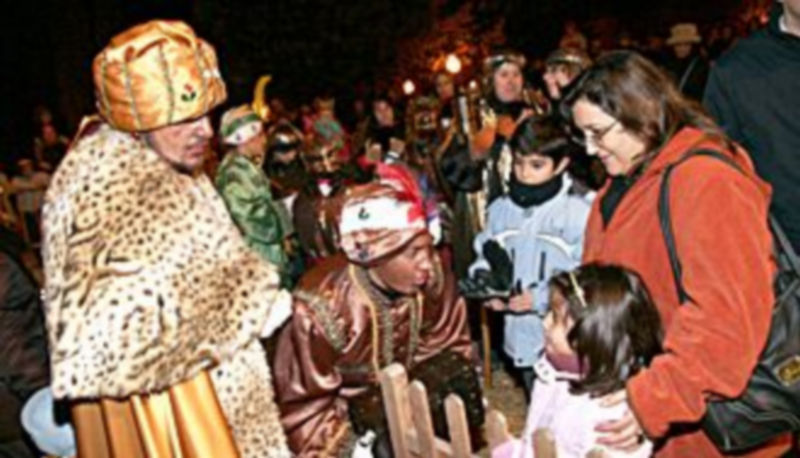 Imagen de la llegada de los Reyes Magos el año pasado a la villa cuellarana. /Gabriel Gómez