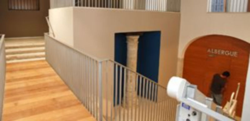 Acceso a las instalaciones interiores del Albergue de La Magdalena. / Gabriel Gómez