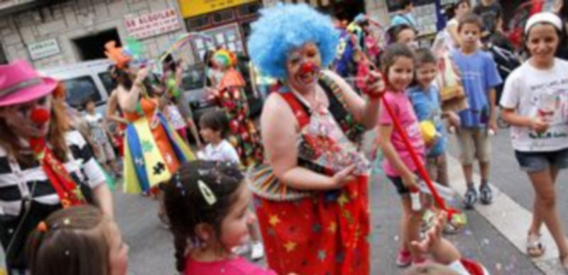 Pasacalles inaugural de Festeamus protagonizado por Teatro Zereia. / Gabriel Gómez