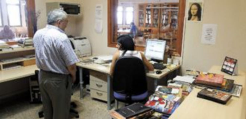 Interior de la sala de estudio y consulta de la Biblioteca Municipal ./ Gabriel Gómez